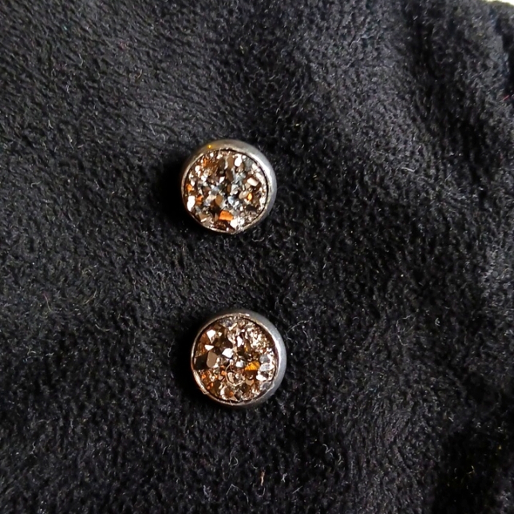 Sparkly black/silver tone studs